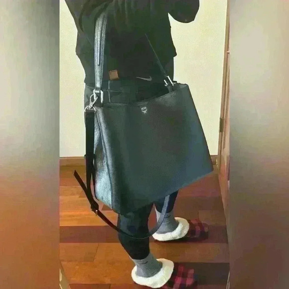 MCM Sarah Leather and Visetos Canvas Hobo/Crossbody - EUC - Picture 5 of 16